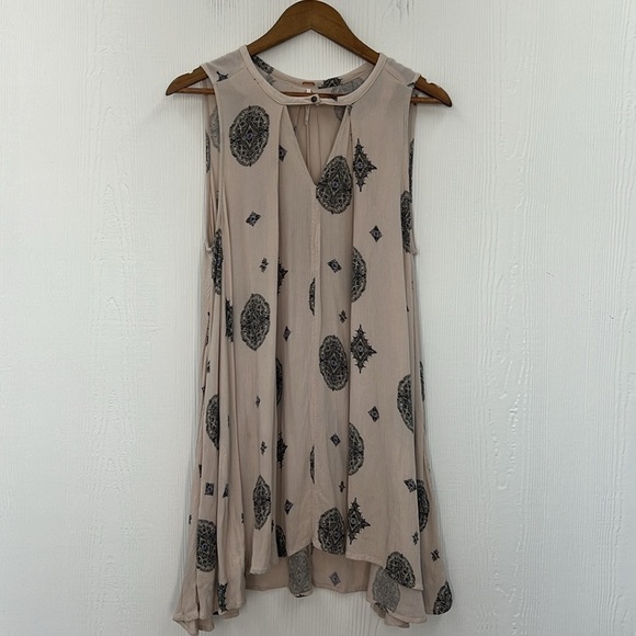 Free People - Tree Swing Medallion Design Pattern Sleeveless Flowy Tunic Size M - Picture 7 of 11